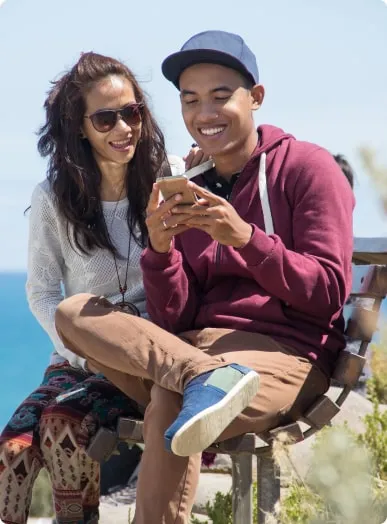 para rozmawiająca z nieznajomym